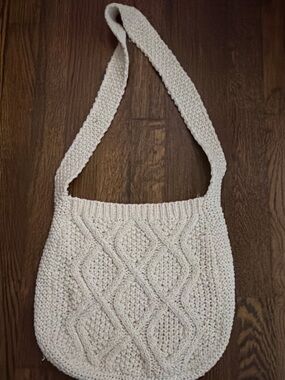 Cream Cable-Knit Shoulder Bag with Textured Diamond Pattern